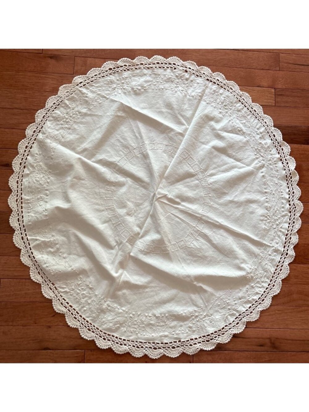 Cream Lace Round Embroidered Tablecloth 33" Floral Crochet Cotton Vintage